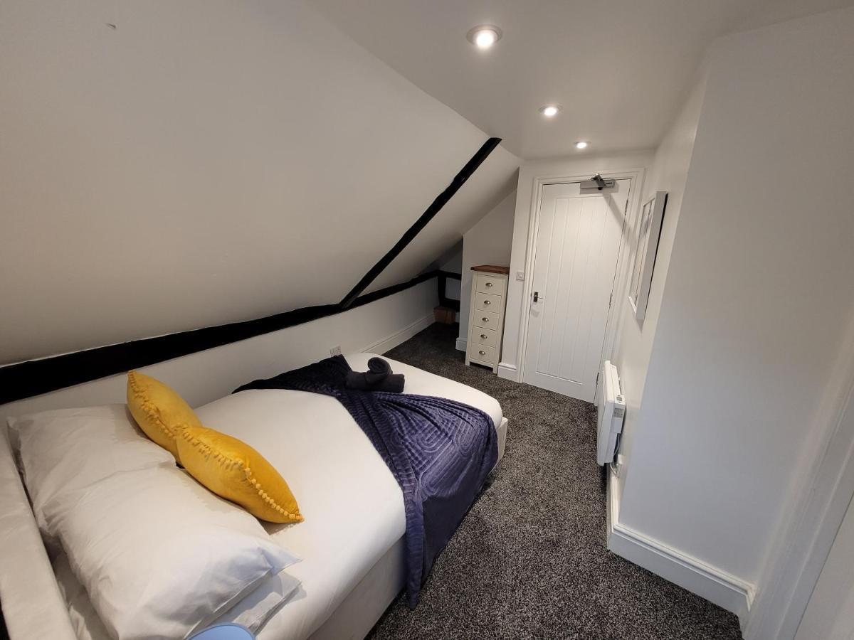 Wallgate House Apartments- Step Back Into History With Catchpole Apartment *
